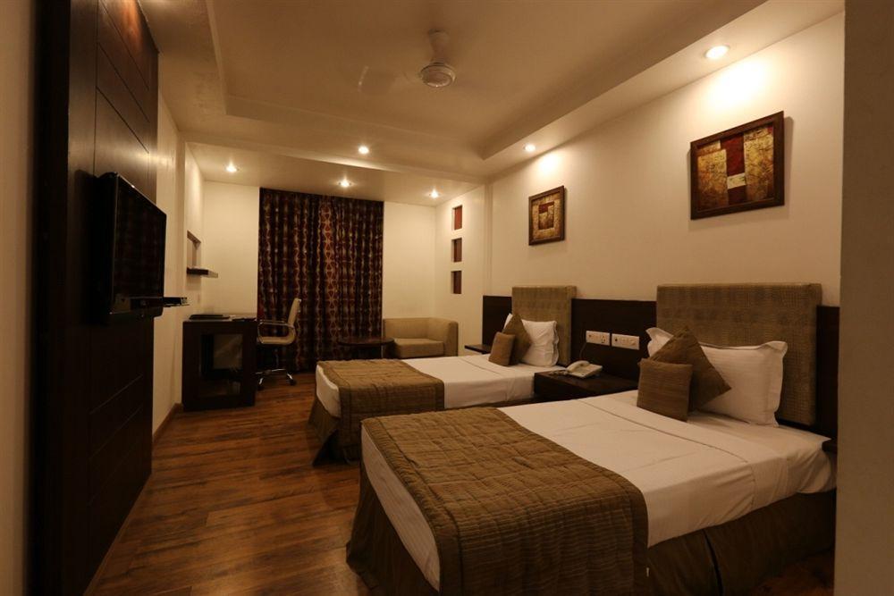 Hotel Le Roi Near New Delhi Railway Station Экстерьер фото