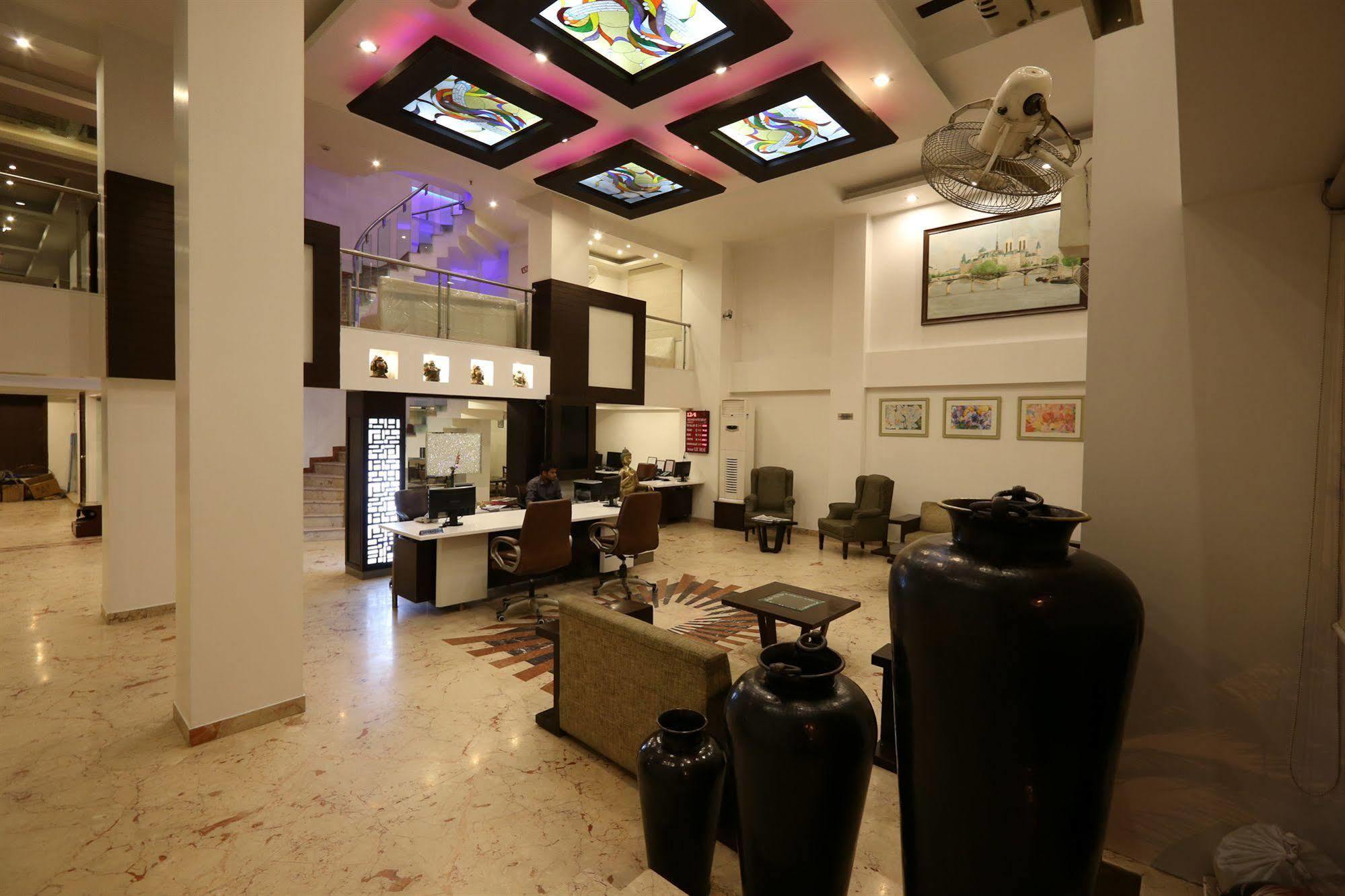 Hotel Le Roi Near New Delhi Railway Station Экстерьер фото