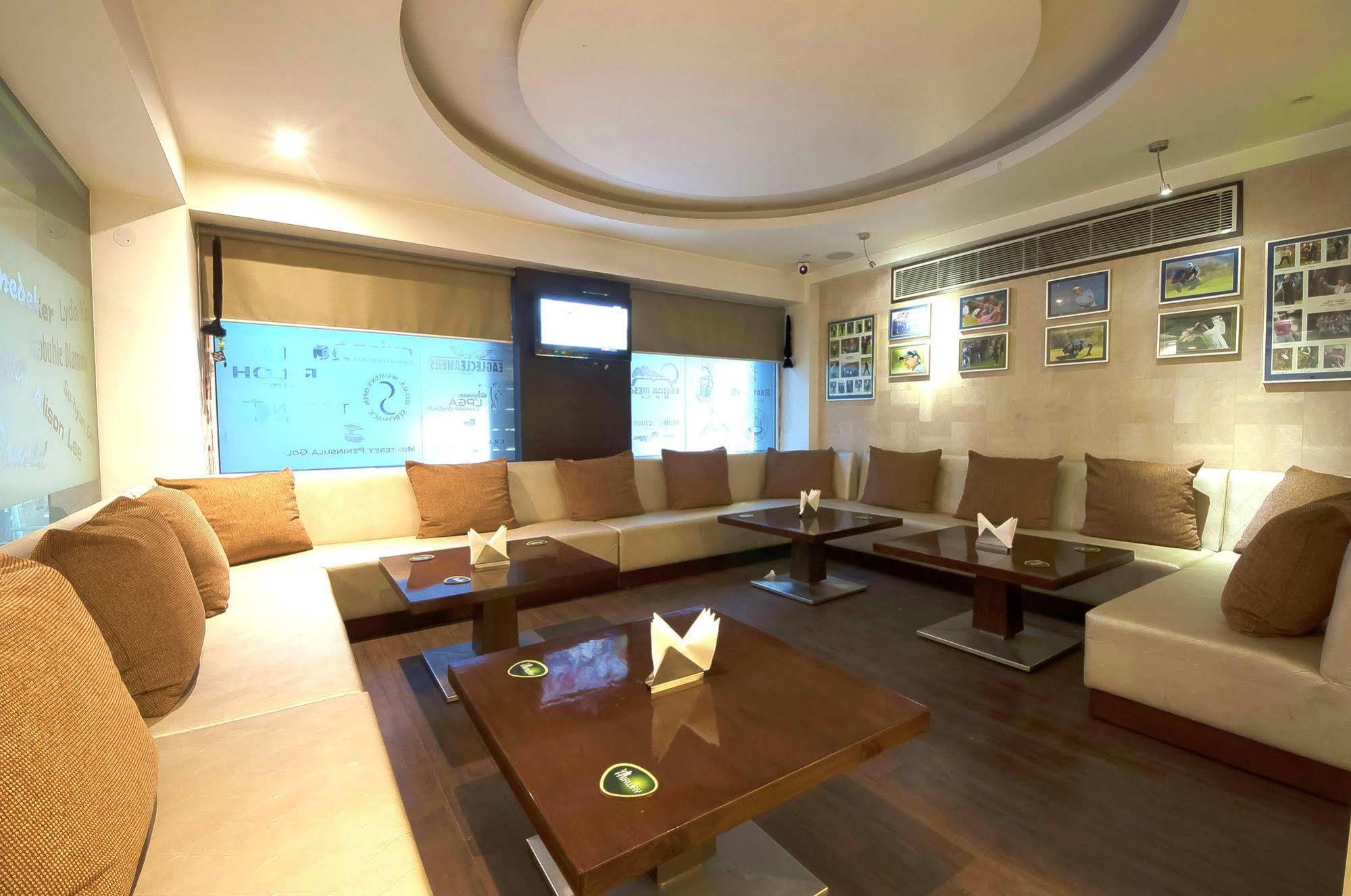 Hotel Le Roi Near New Delhi Railway Station Экстерьер фото