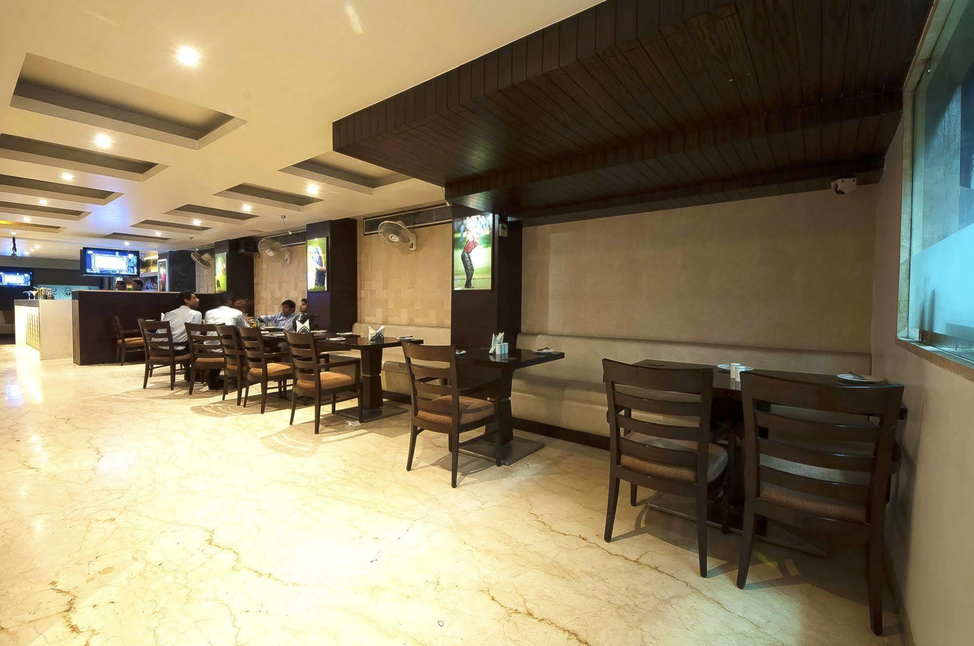 Hotel Le Roi Near New Delhi Railway Station Экстерьер фото
