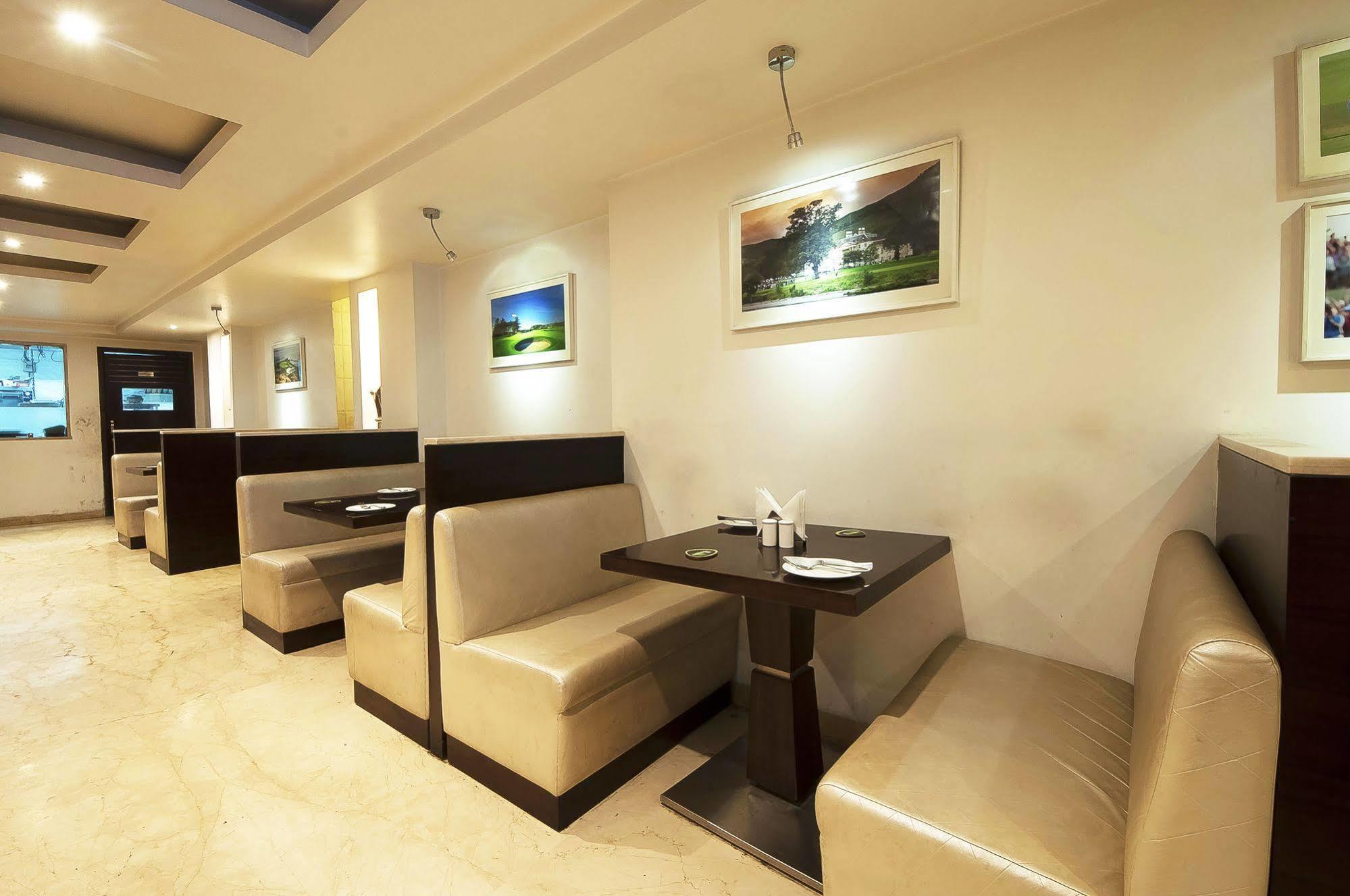 Hotel Le Roi Near New Delhi Railway Station Экстерьер фото