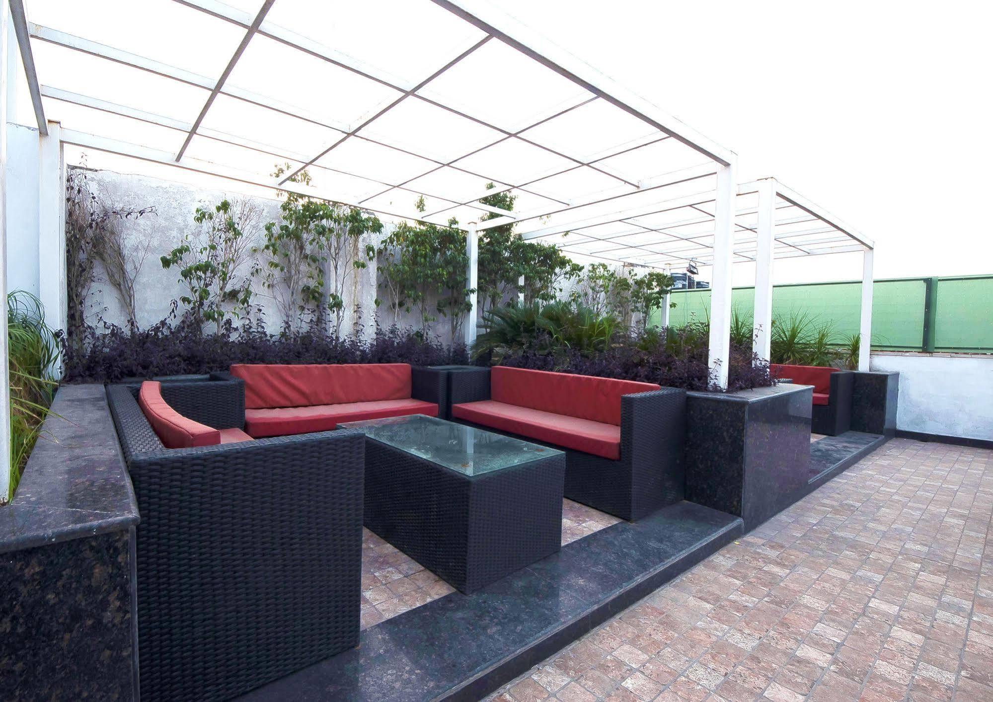 Hotel Le Roi Near New Delhi Railway Station Экстерьер фото