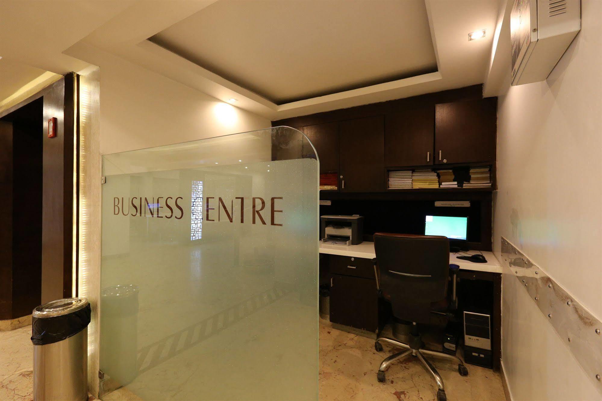 Hotel Le Roi Near New Delhi Railway Station Экстерьер фото