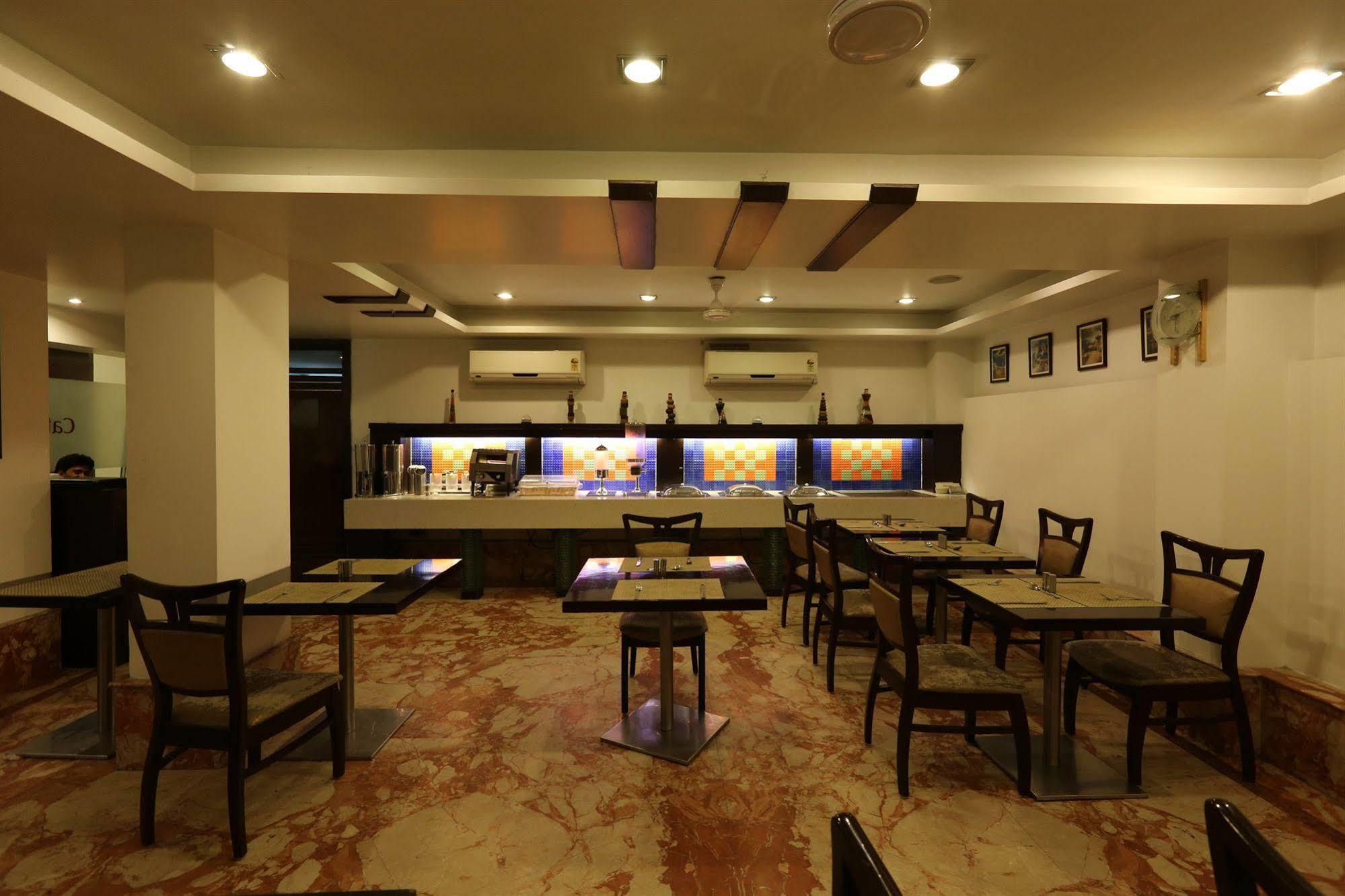 Hotel Le Roi Near New Delhi Railway Station Экстерьер фото