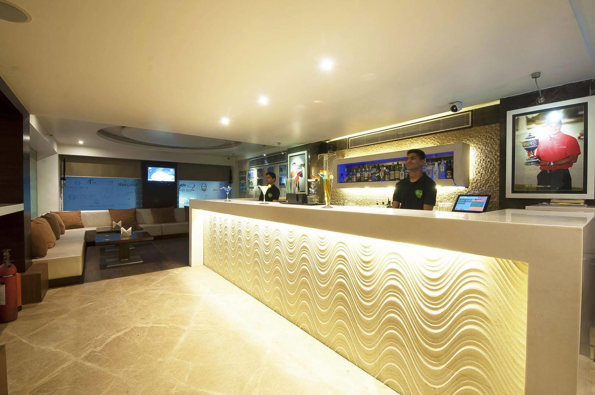 Hotel Le Roi Near New Delhi Railway Station Экстерьер фото