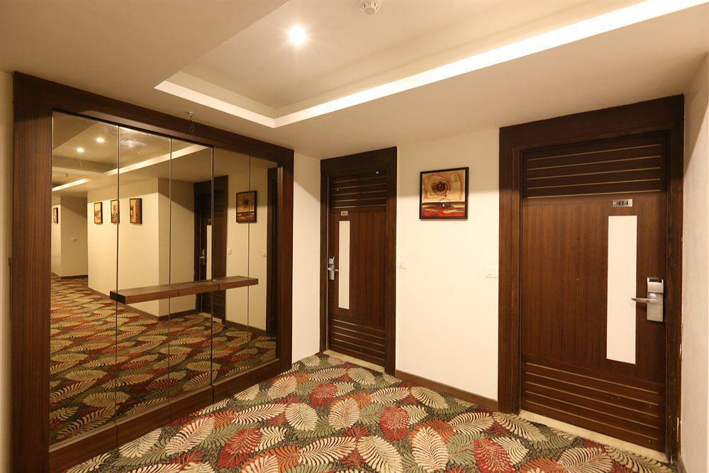 Hotel Le Roi Near New Delhi Railway Station Экстерьер фото